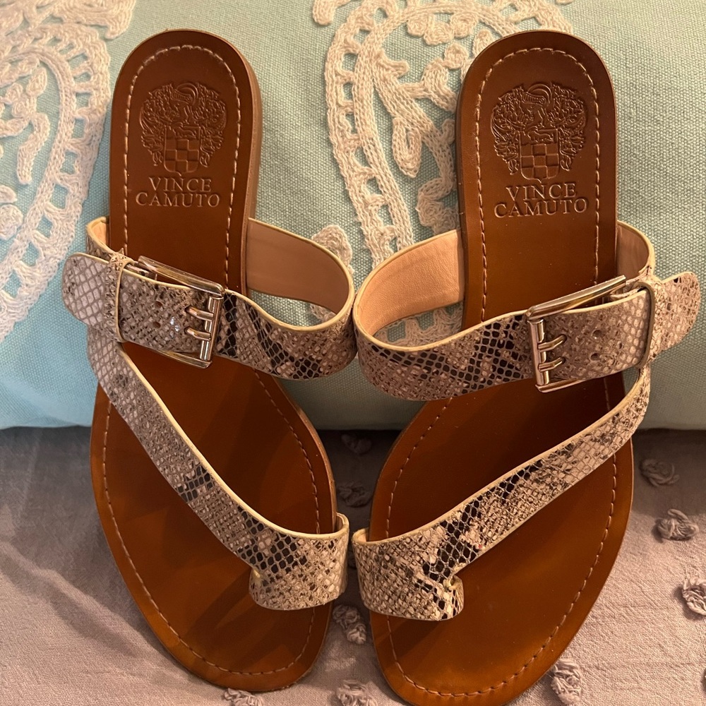 Size 8 cute Vince C. Sandals
